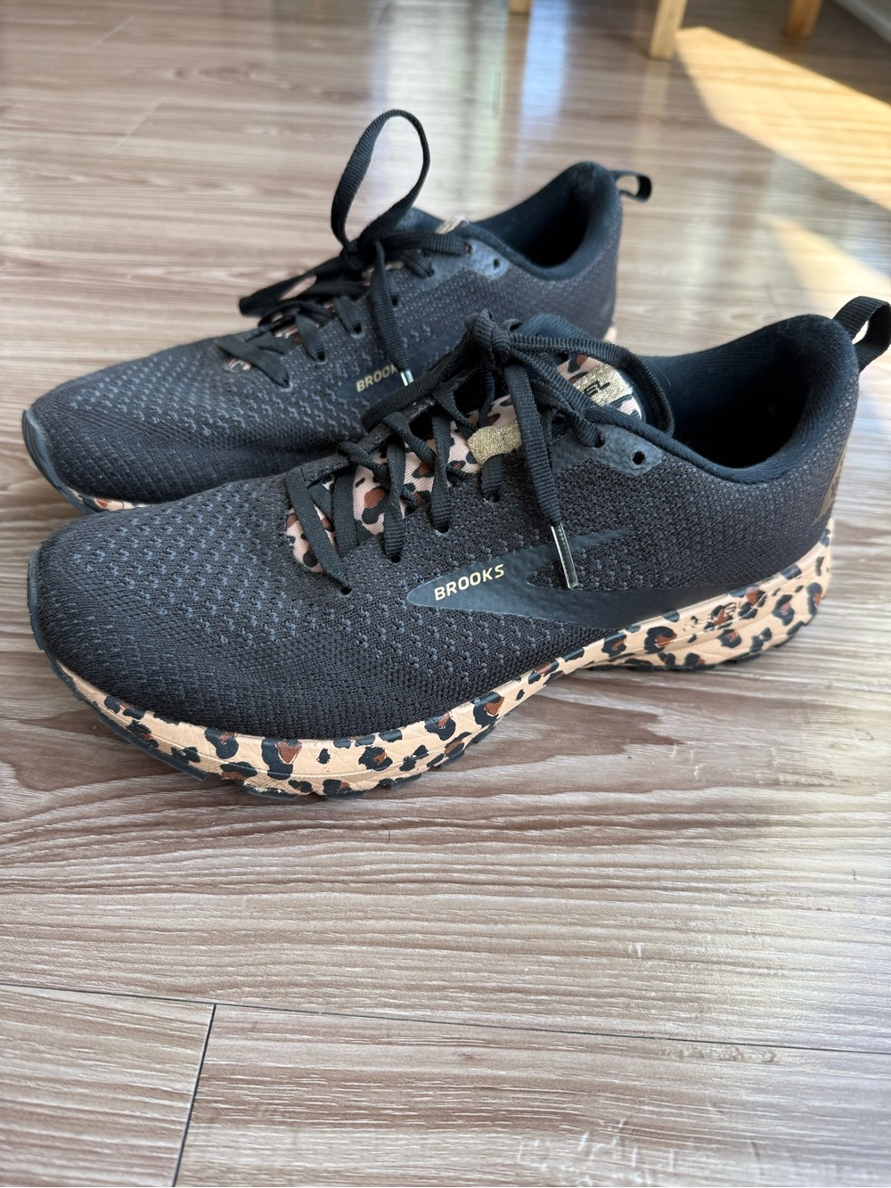 Brooks Black Women's Sneakers with Leopard-Print Midsole - Picture 3 of 13